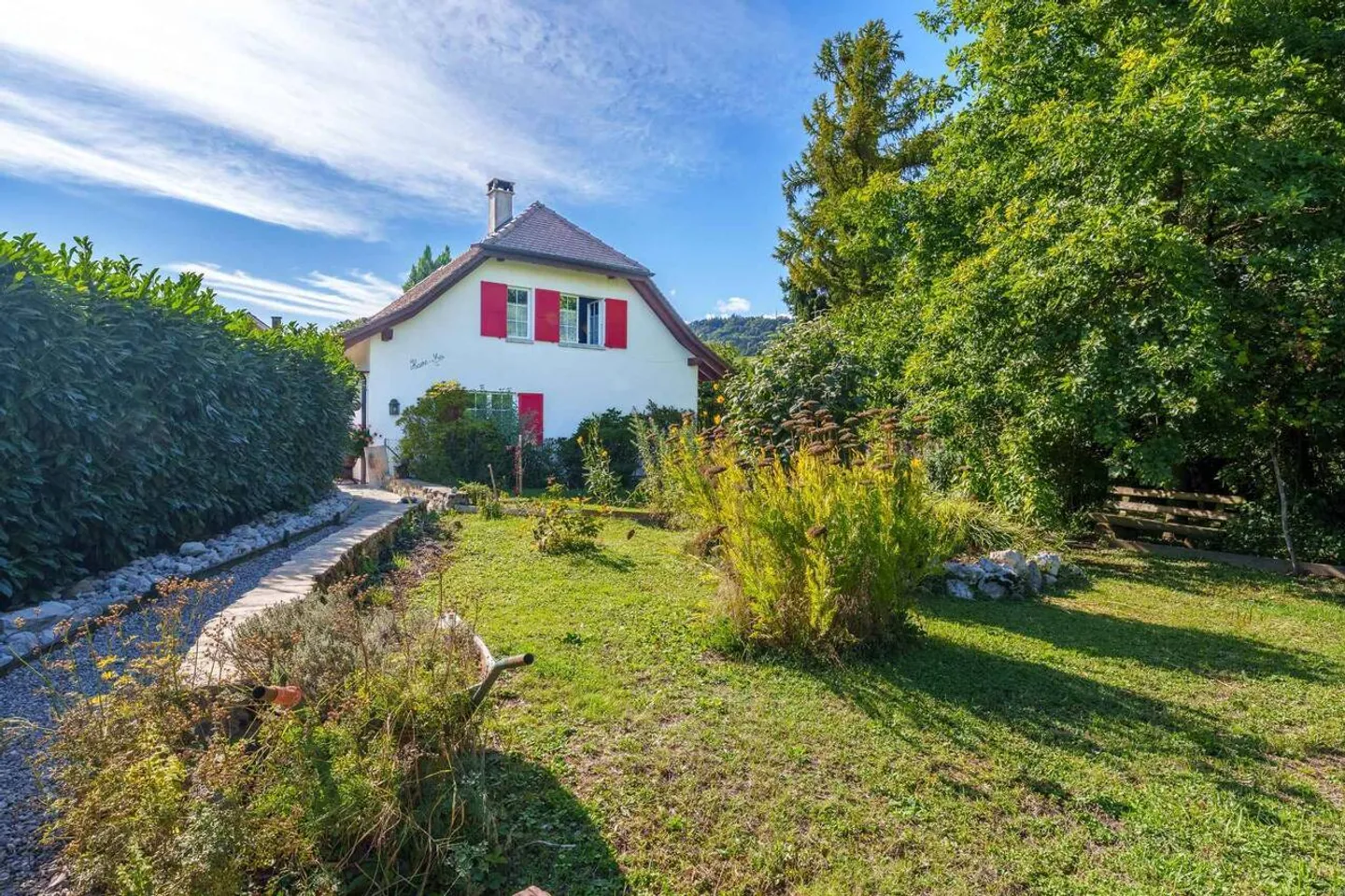 Charmante Waadtländer Villa mit großem Landschaftsgarten in Féchy - Foto 3 von 10