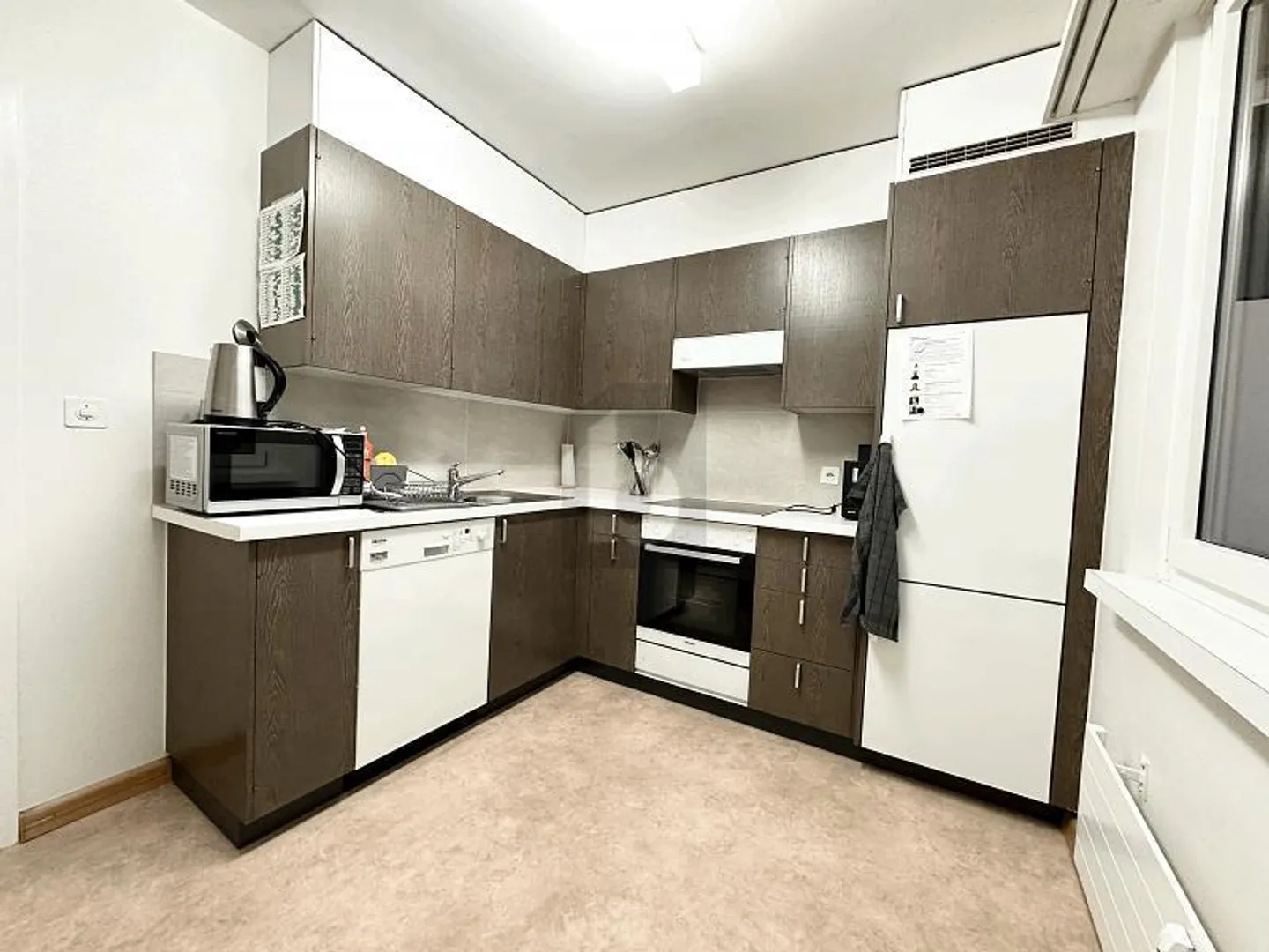 VUE PANORAMIQUE AVEC BALCON ET NOUVELLE SALLE DE BAINS - Photo 4 sur 6