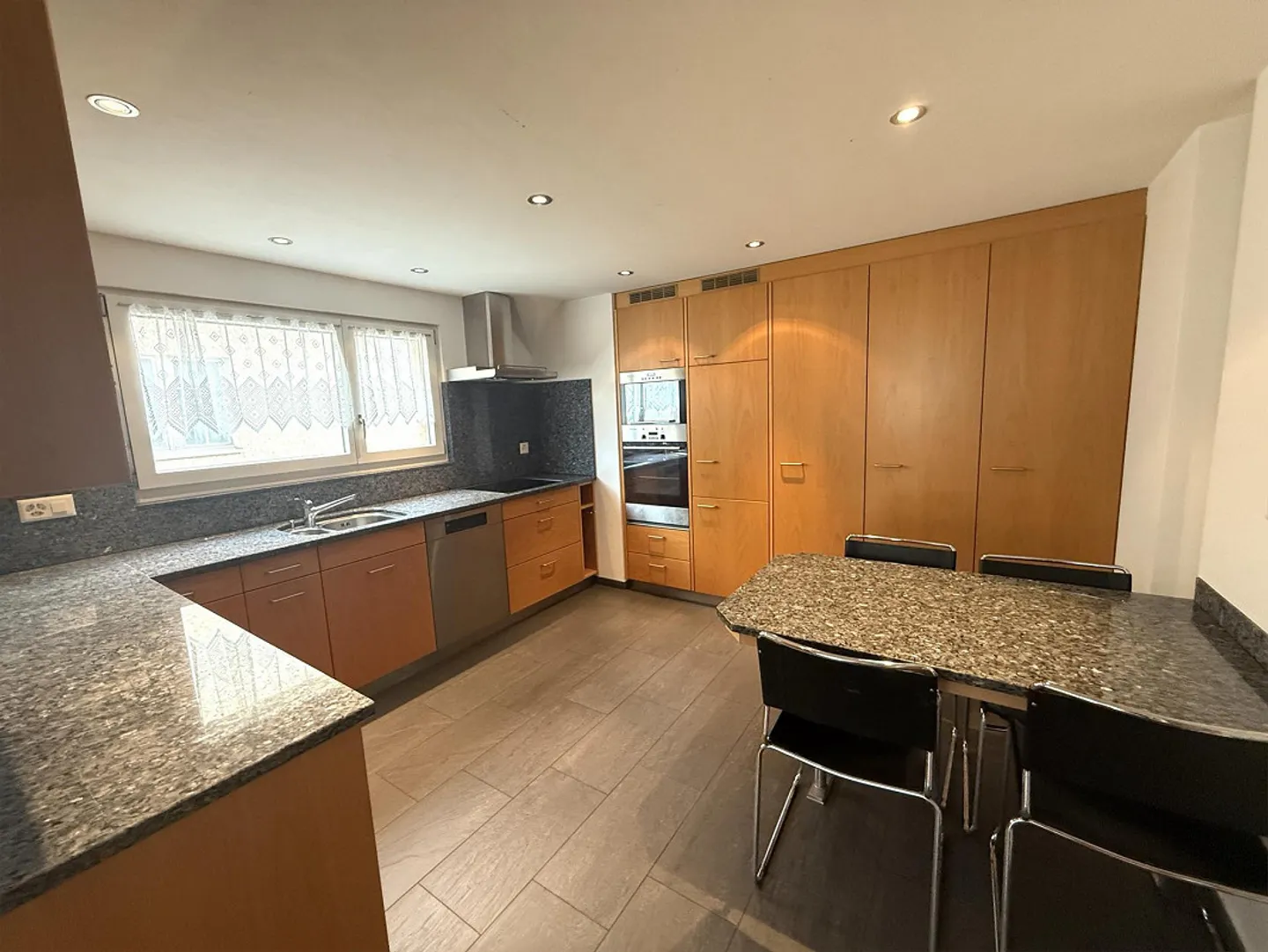 Spacious 3.5-room apartment | Living like in your own house part - Photo 1 of 12