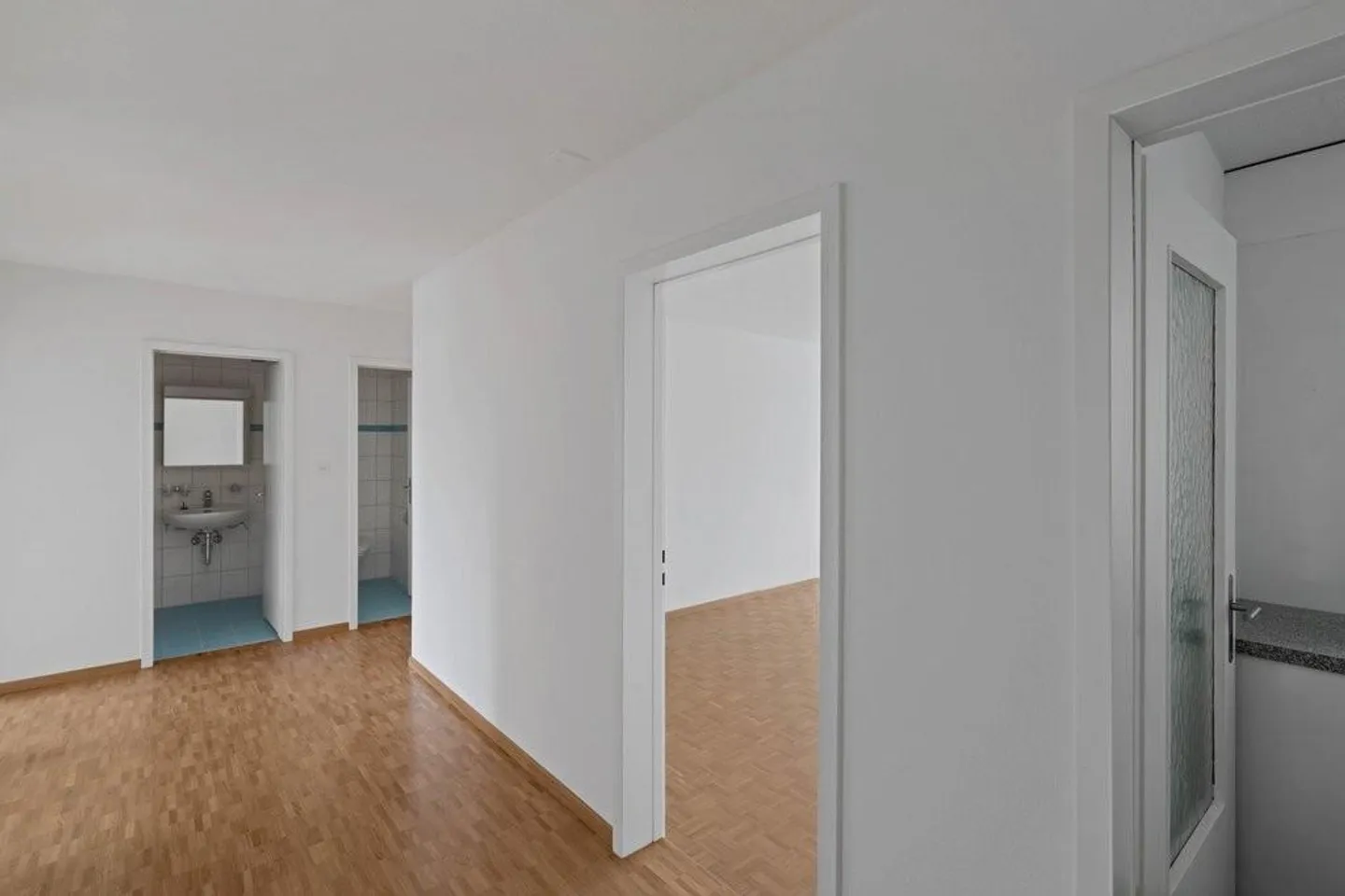 Sonnendurchflutete Wohnung mit Balkon - Foto 8 von 12
