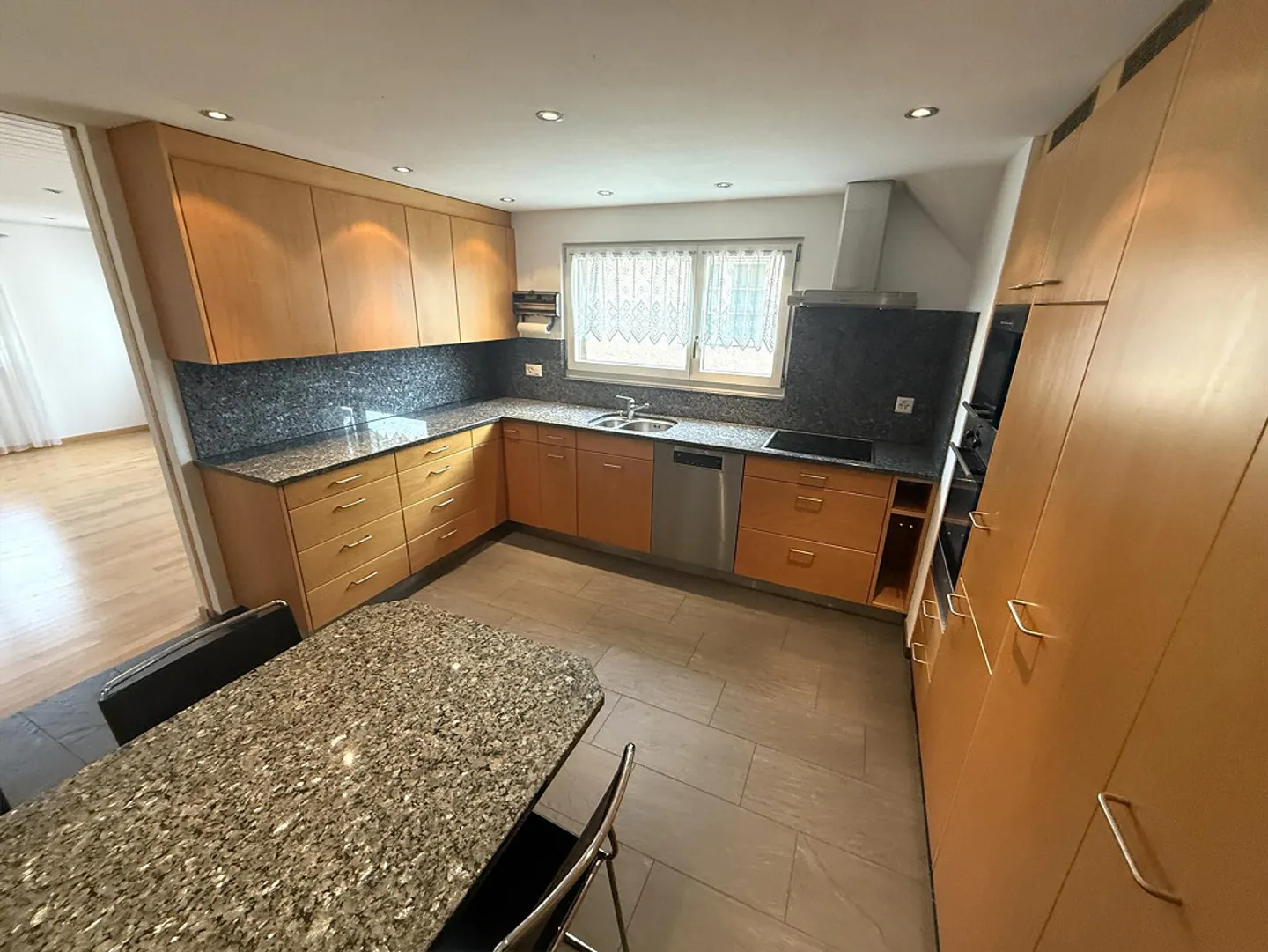 Spacious 3.5-room apartment | Living like in your own house part - Photo 2 of 12