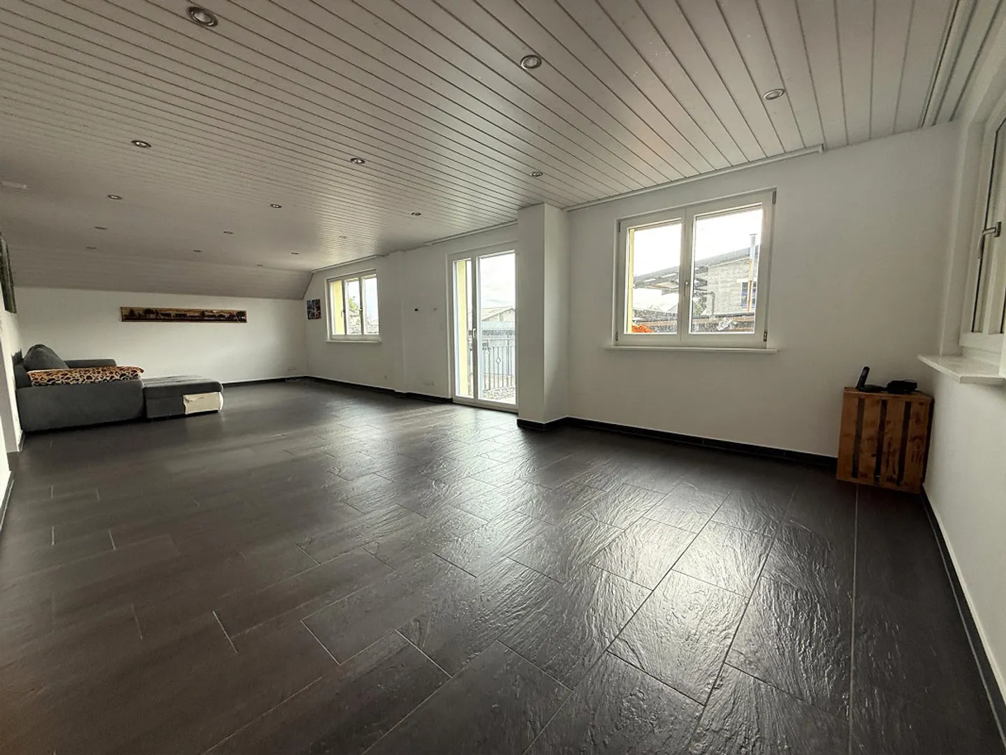 Spacious 3.5-room apartment | Living like in your own house part - Photo 3 of 12