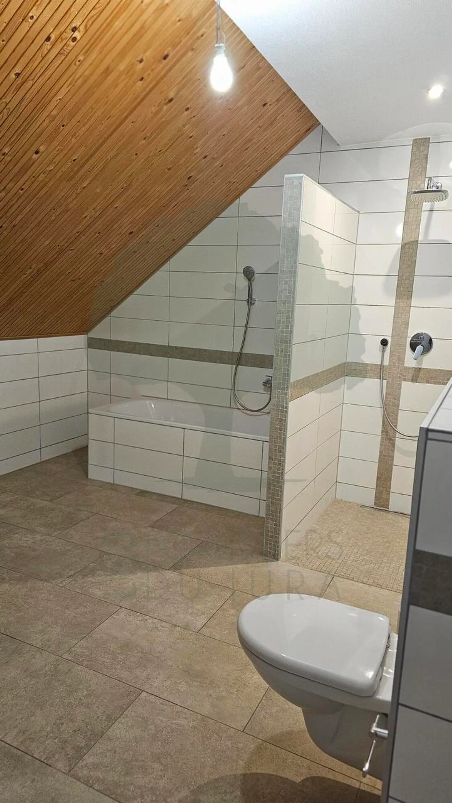 Edificio di Appartamenti Ristrutturato - Foto 6 di 14