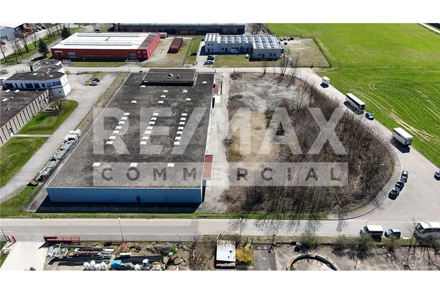Important bâtiment commercial et industriel - Photo 5 sur 13