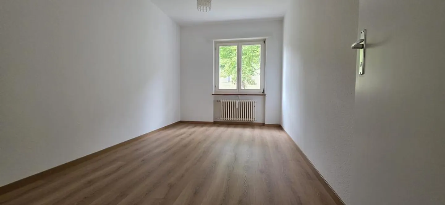 BRIGHT 4.5-ROOM APARTMENT WITH SUNNY BALCONY IN LIESTAL! - Photo 3 of 6