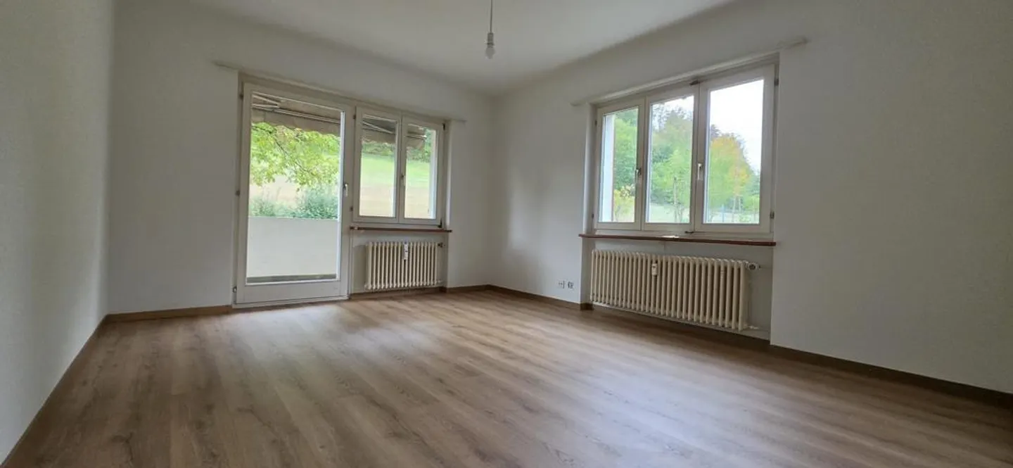 BRIGHT 4.5-ROOM APARTMENT WITH SUNNY BALCONY IN LIESTAL! - Photo 5 of 6
