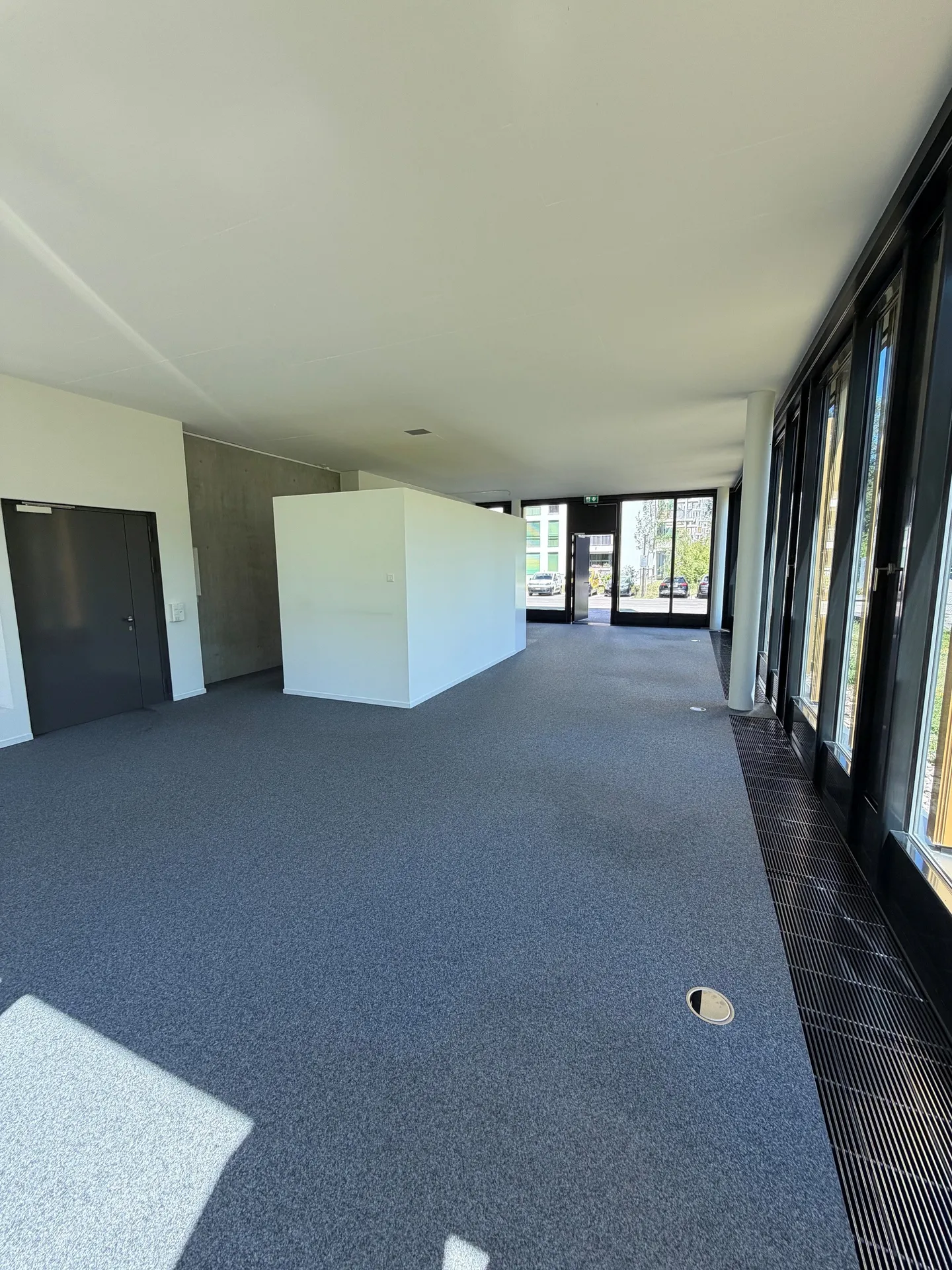 Commercial Space in Leutschentower - Photo 2 of 4