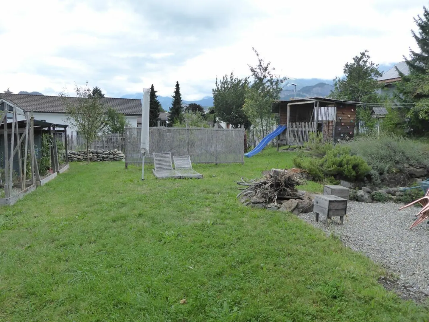 5-room single-family house with attached shed and generous outdoor area - Photo 22 of 23
