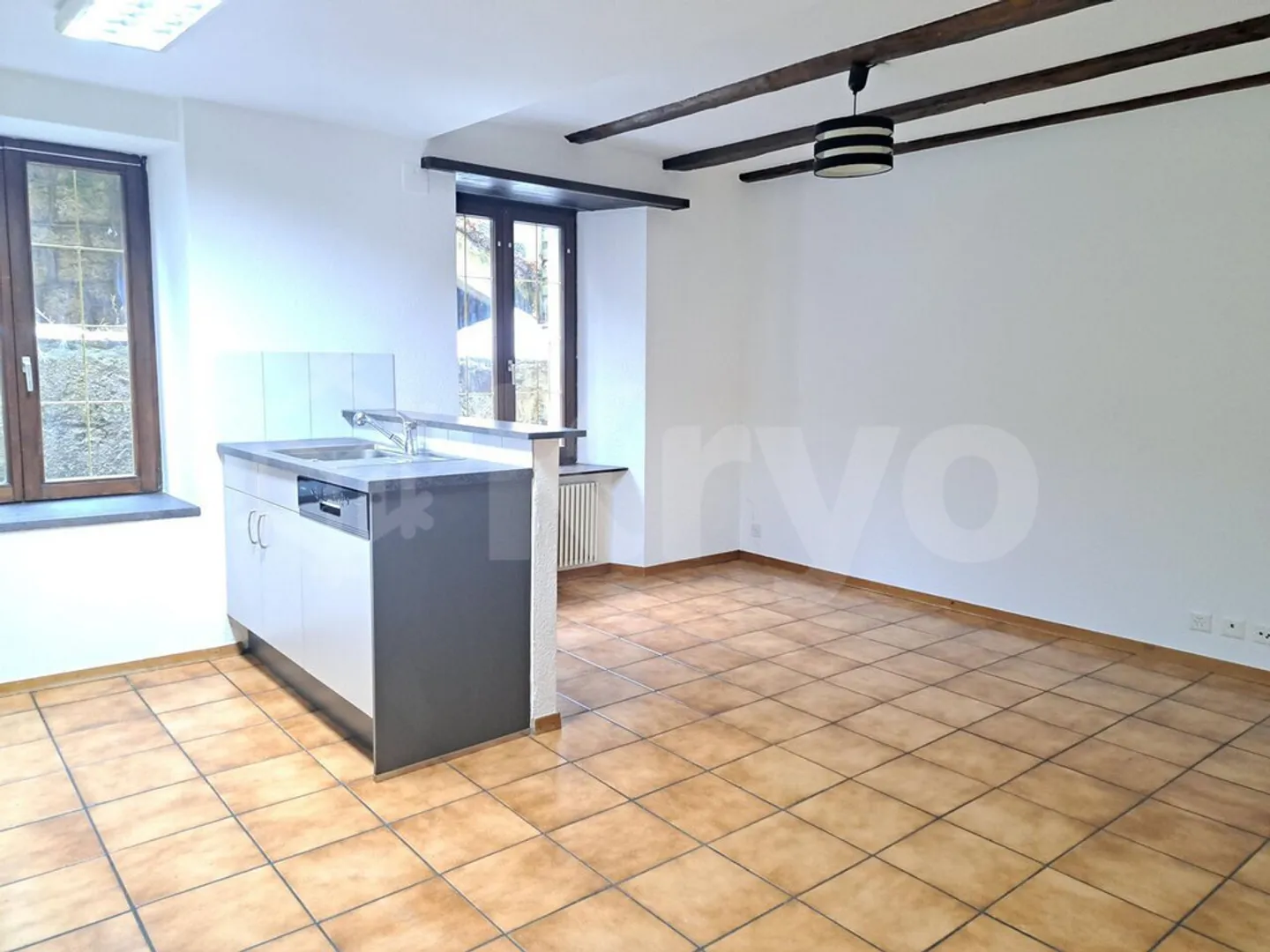 Appartamento di quattro stanze di 100 m2 al secondo piano senza ascensore - Foto 2 di 10