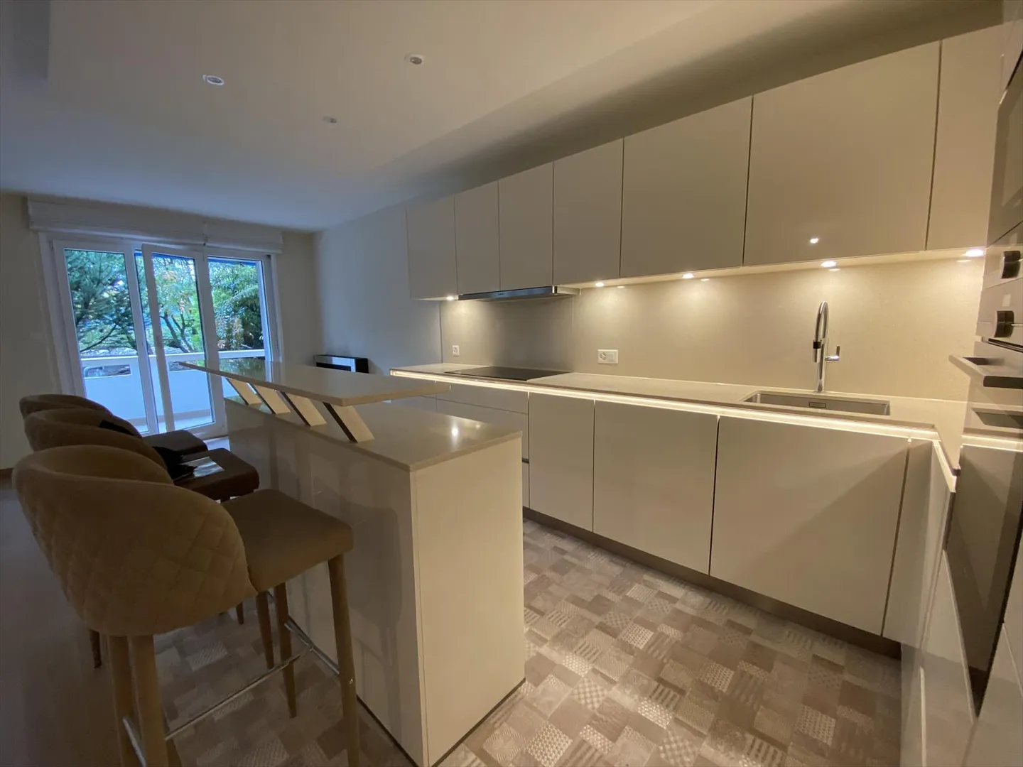 Appartamento 5.5 stanze - Foto 1 di 17