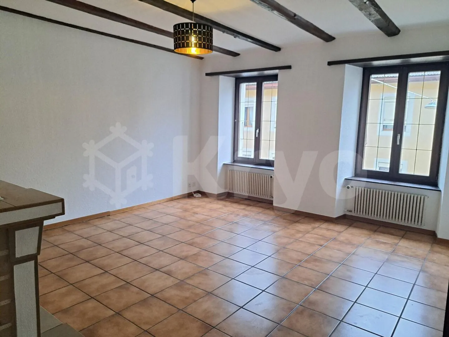 Appartamento di quattro stanze di 100 m2 al secondo piano senza ascensore - Foto 3 di 10