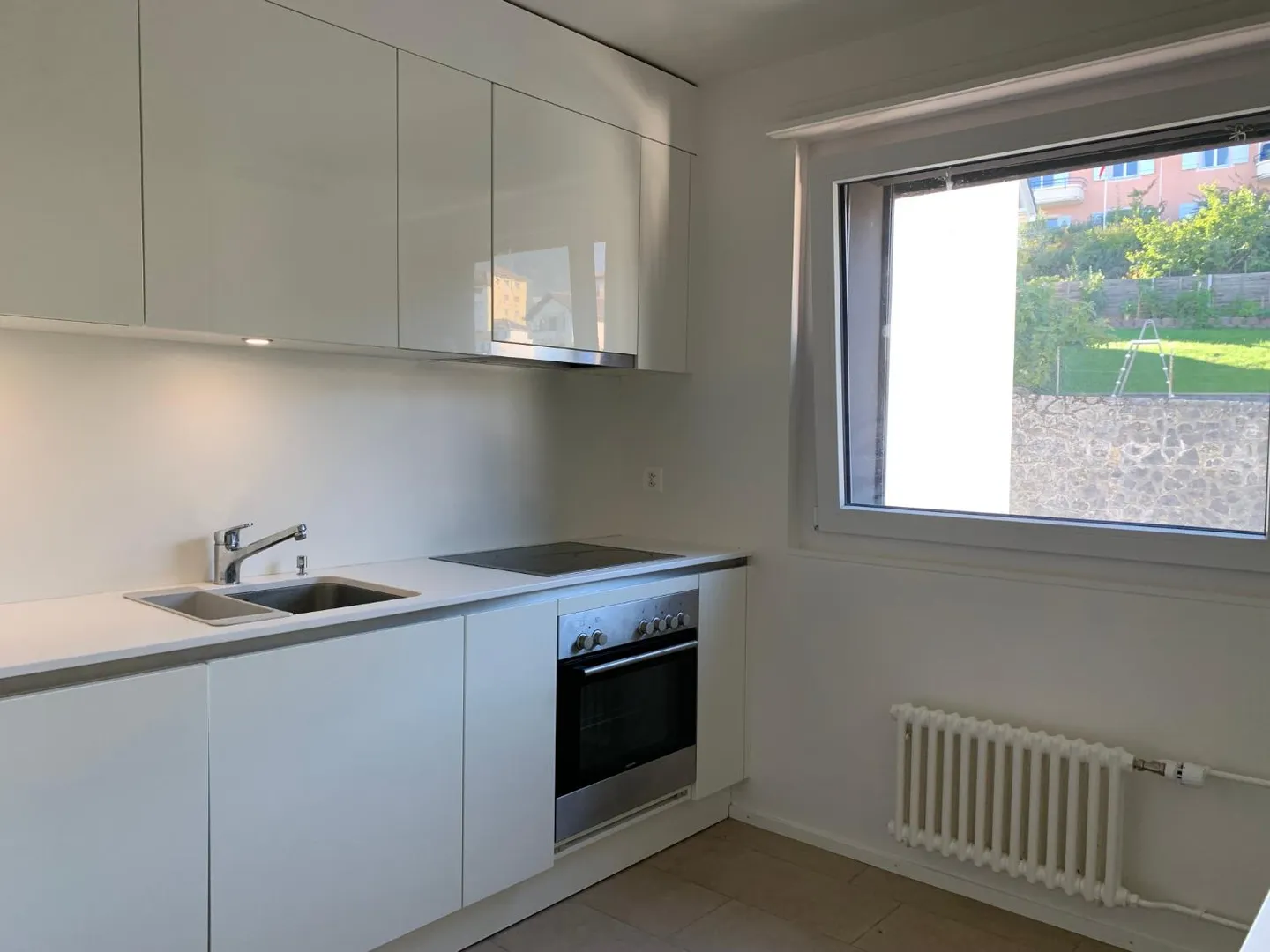 Schöne 4-Zimmer-Wohnung im 1. Stock mit herrlichem Blick auf den See - Foto 1 von 8