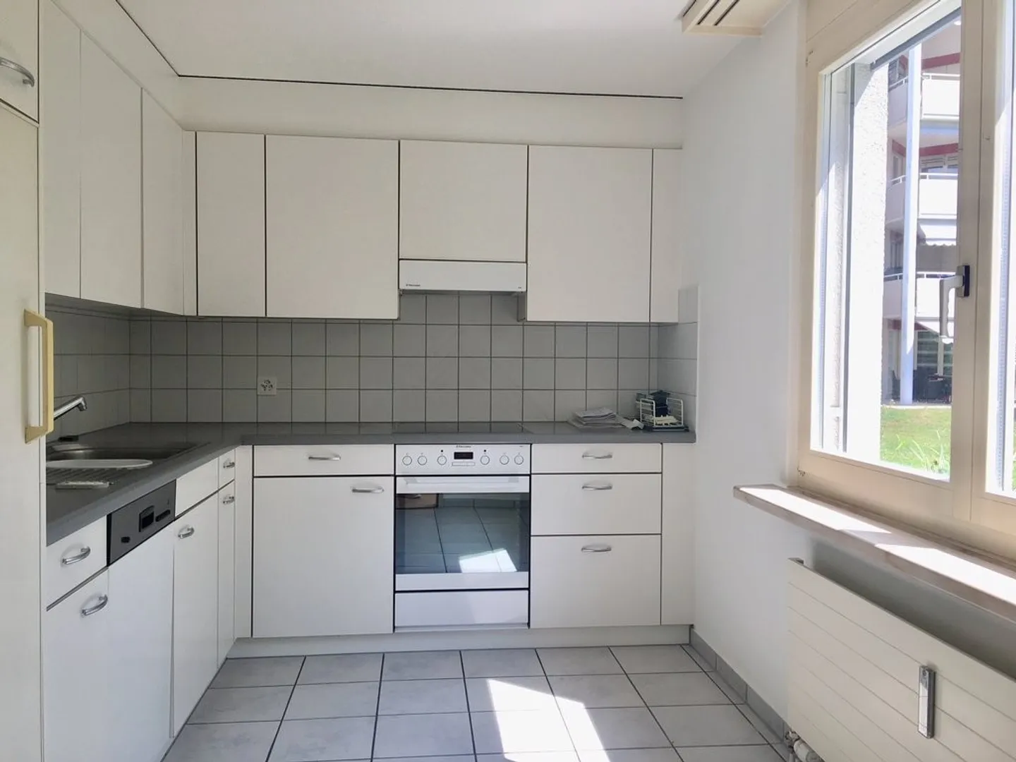 Spacious 4.5-Room Apartment - Photo 3 of 6