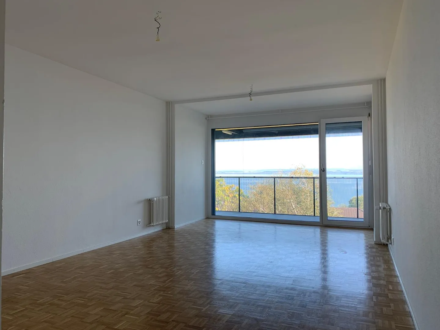 Schöne 4-Zimmer-Wohnung im 1. Stock mit herrlichem Blick auf den See - Foto 2 von 8