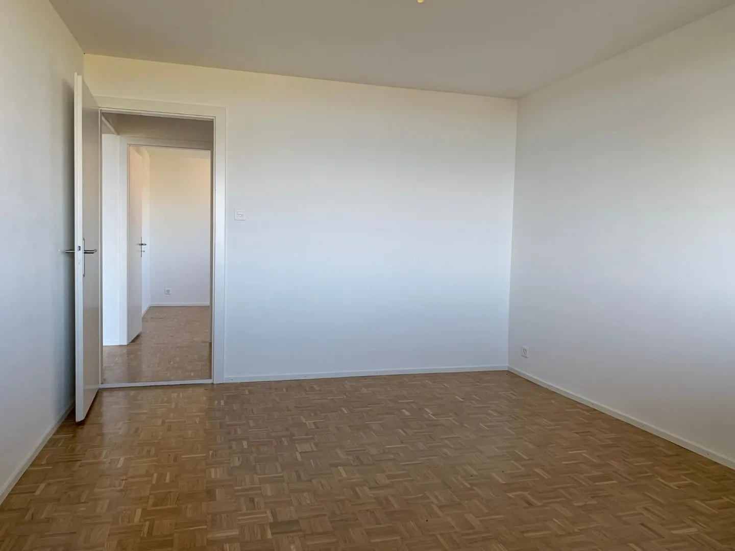 Schöne 4-Zimmer-Wohnung im 1. Stock mit herrlichem Blick auf den See - Foto 4 von 8