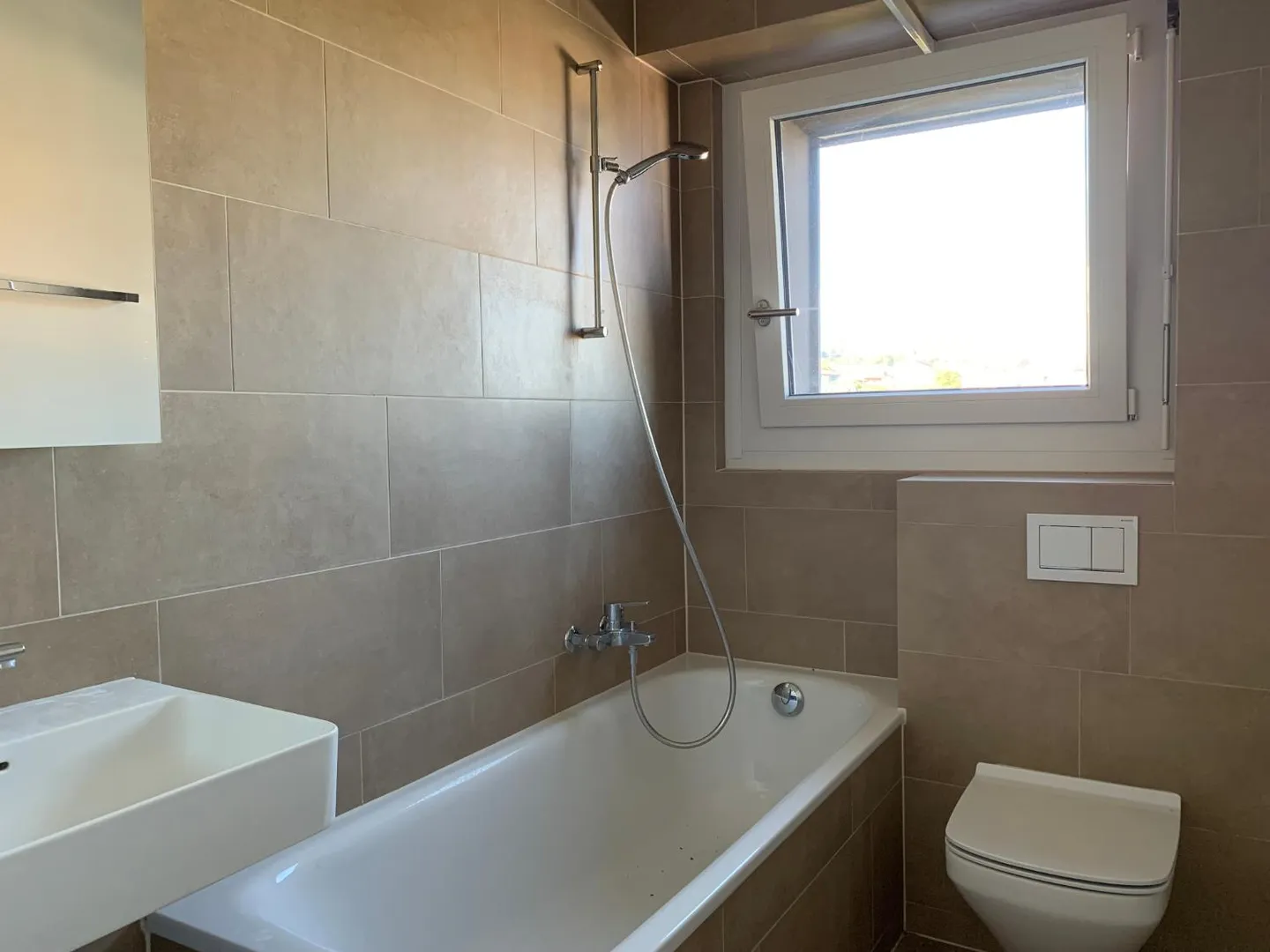 Schöne 4-Zimmer-Wohnung im 1. Stock mit herrlichem Blick auf den See - Foto 6 von 8