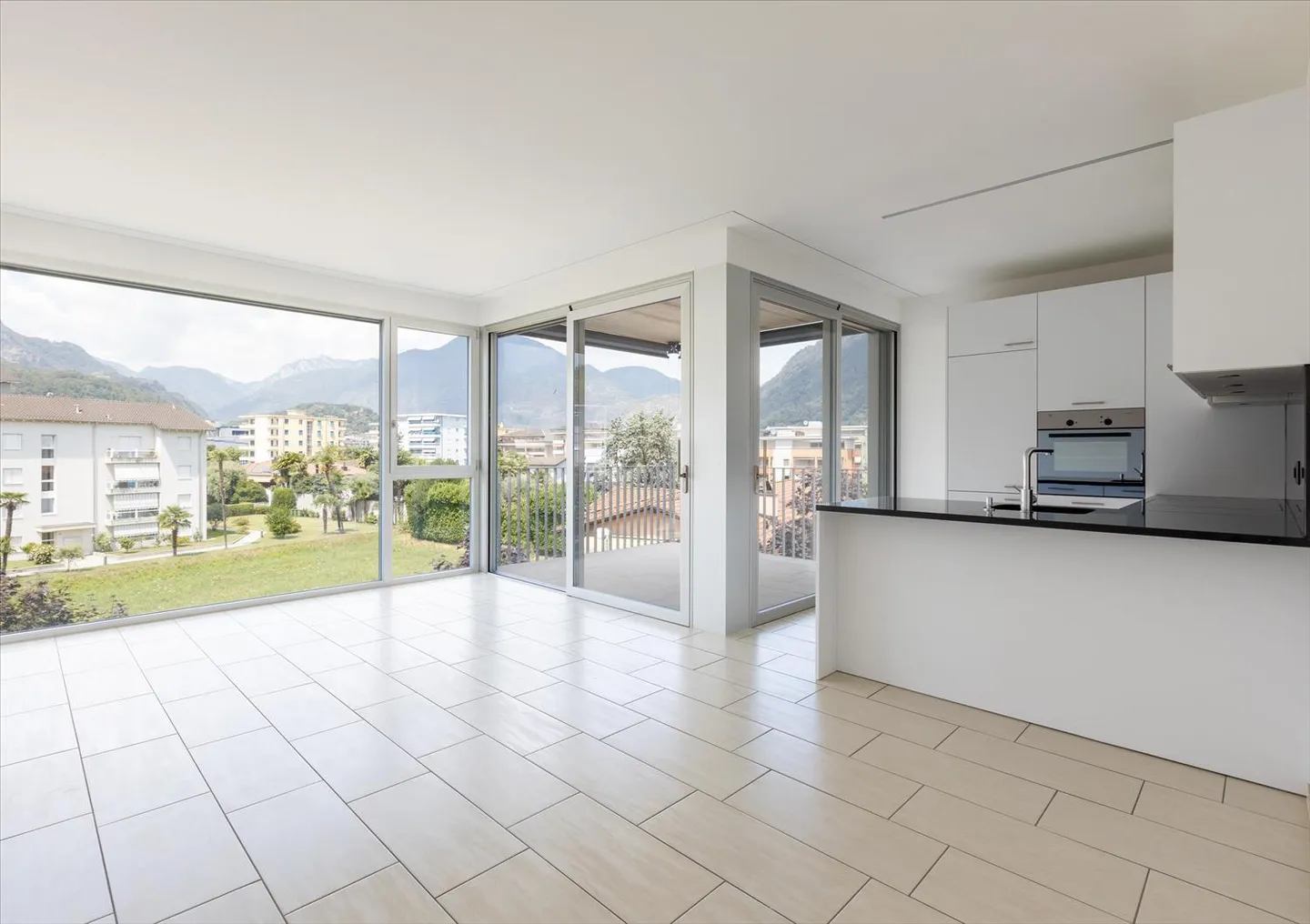 Sunny and Quiet Area - Photo 2 of 5