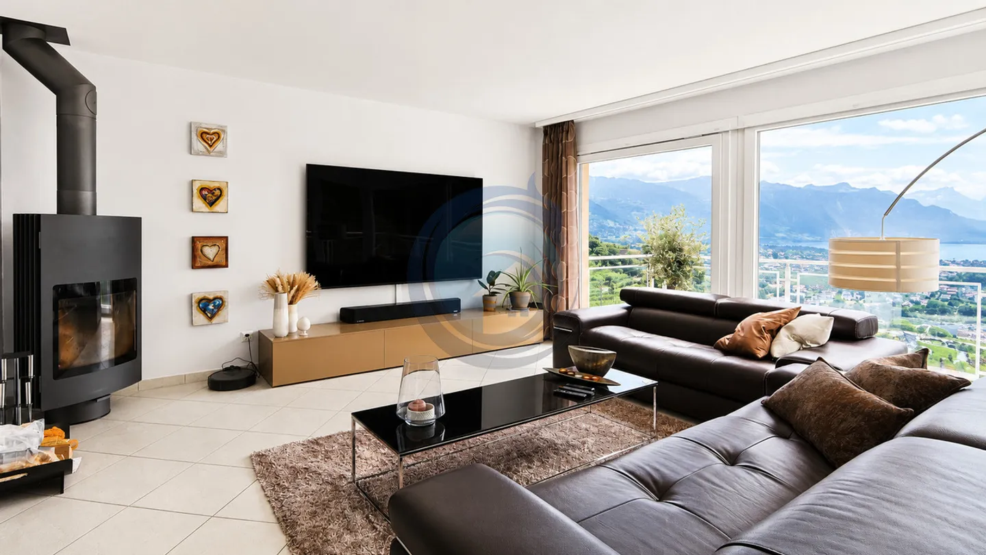 Charming Semi-Detached Villa with Lake View - Photo 9 of 21