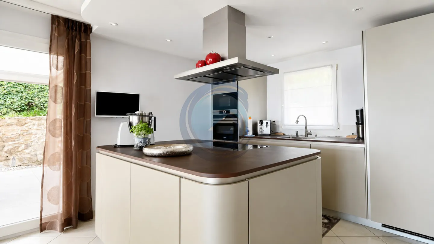 Charming Semi-Detached Villa with Lake View - Photo 12 of 21