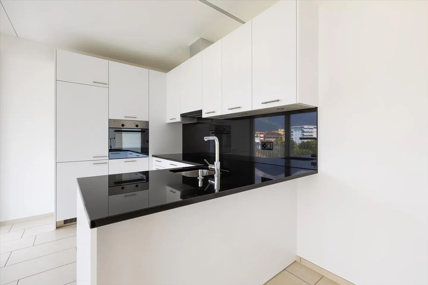 Sunny and Quiet Area - Photo 3 of 5