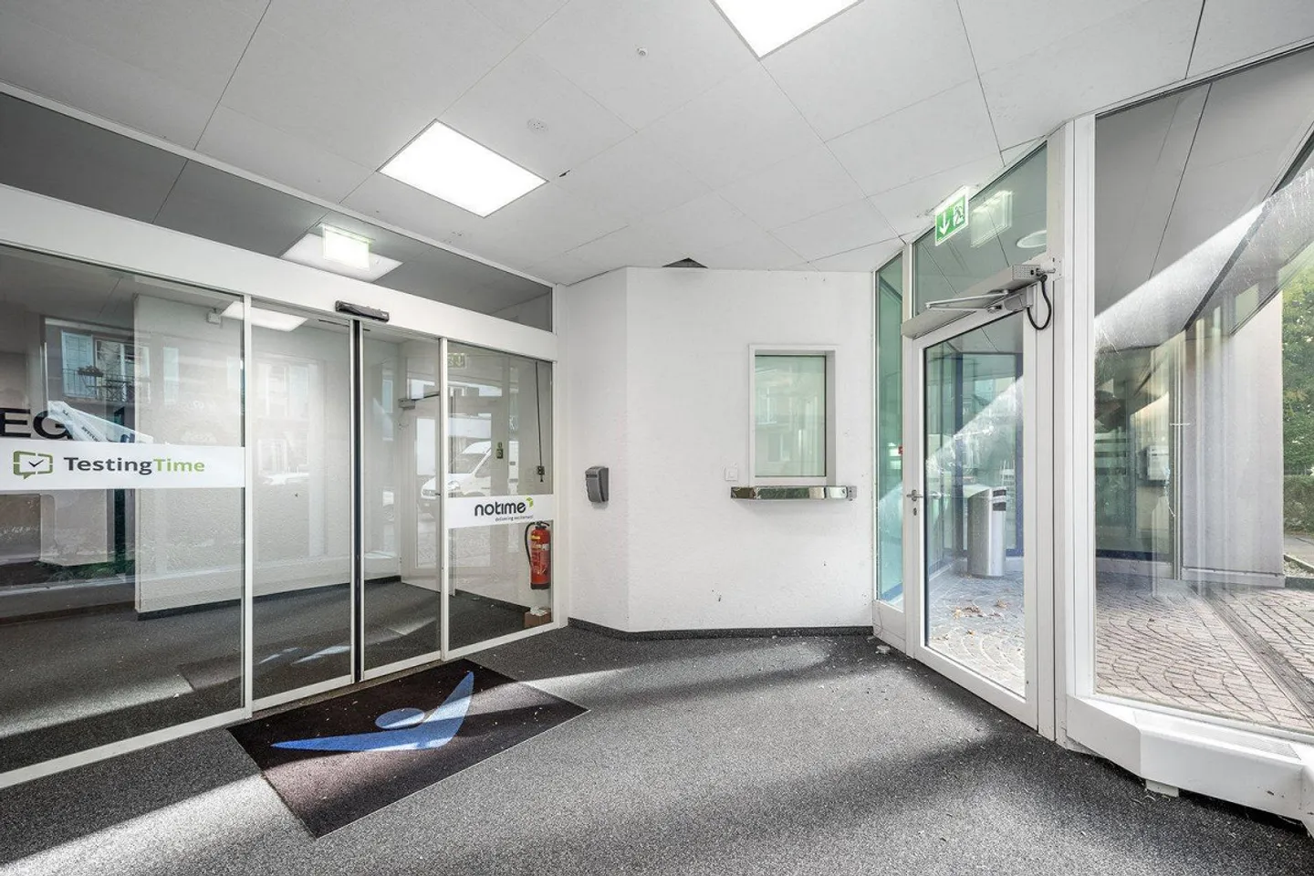 Espace de bureau temporaire dans un emplacement privilégié - 31.03.2027 - Photo 2 sur 10