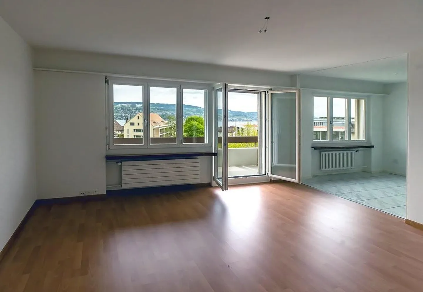 Vivre avec vue sur le lac : appartement de 3,5 pièces à Oberrieden - Photo 2 sur 7