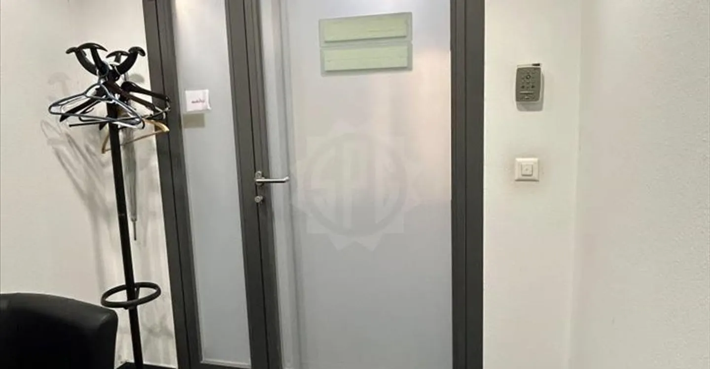 Office space for rent - Photo 1 of 6