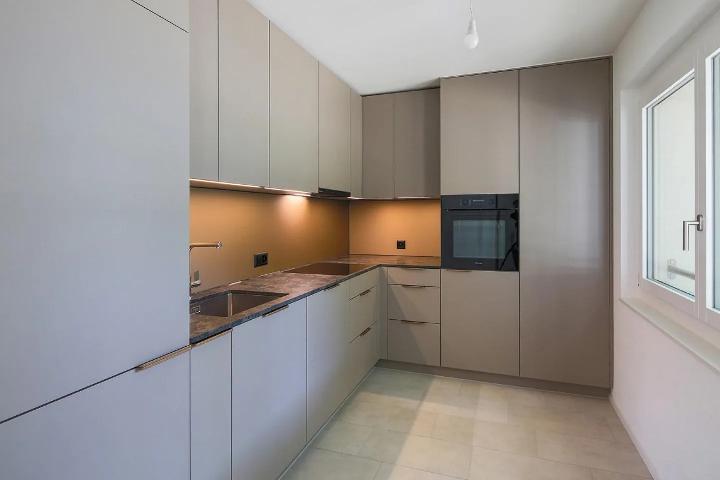 Première occupation d'un appartement moderne de 3,5 pièces avec balcon spacieux ! - Photo 2 sur 8
