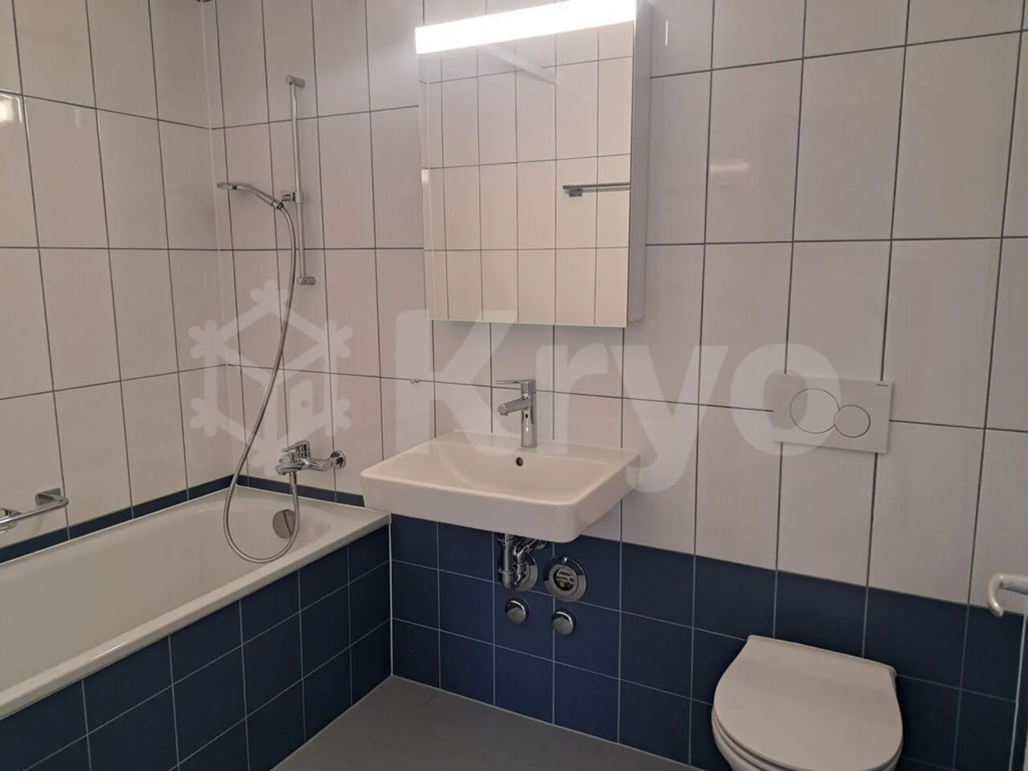 APPARTAMENTO RISTRUTTURATO CON BALCONE E ASCENSORE - Foto 8 di 9