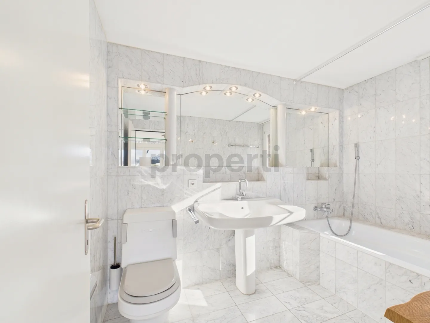 6.5-Zimmer Einfamilienhaus in Adligenswil  befristet auf 2 Jahre - Foto 11 von 13