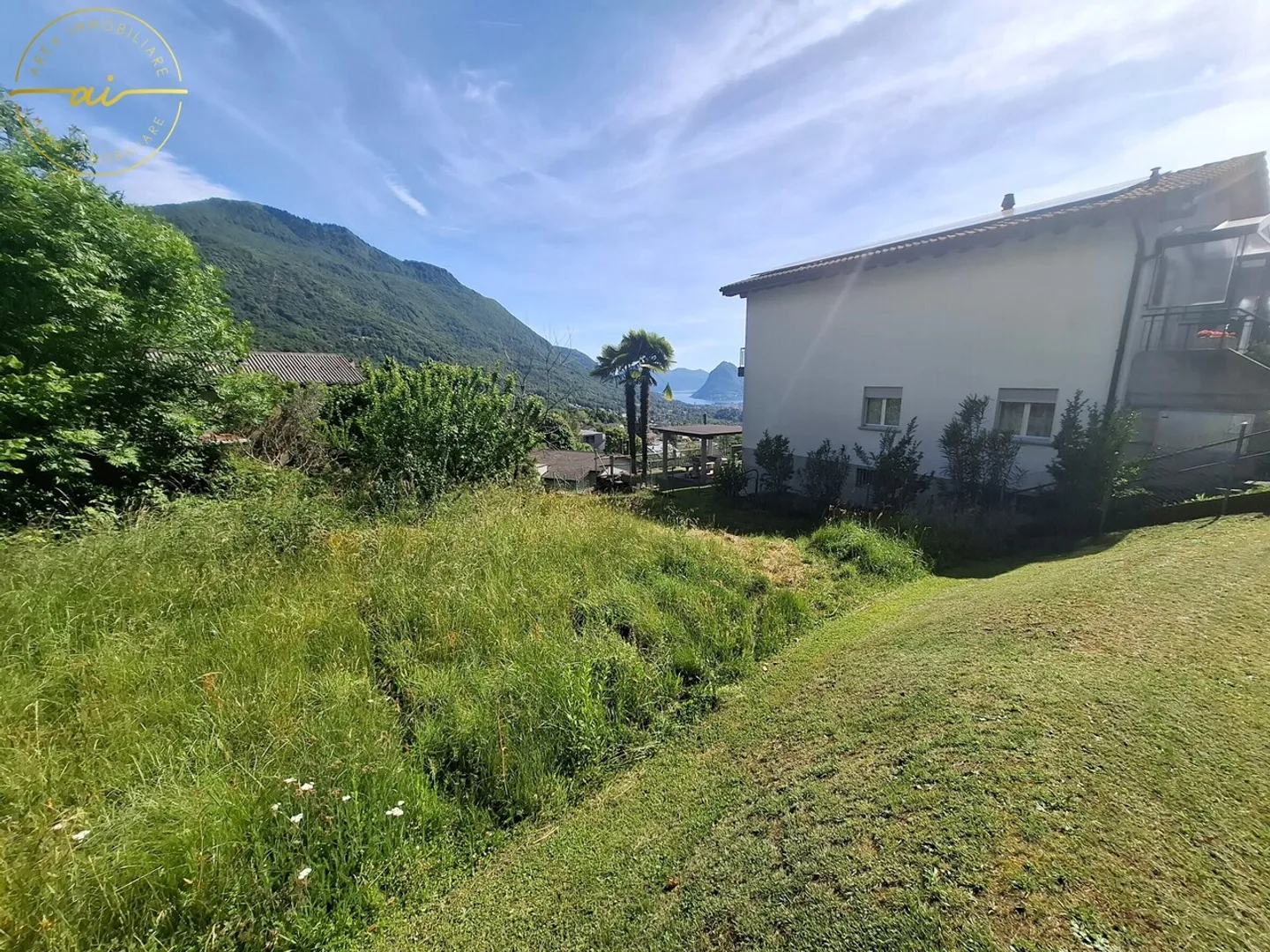 SCHÖNES BAULAND MIT SEEBLICK IN SONVICO - Foto 1 von 6