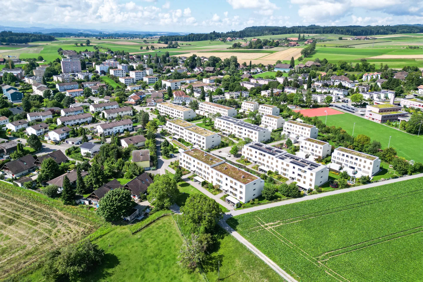 Modern 3.5-room condominium in Münchenbuchsee in a quiet location - Photo 2 of 16