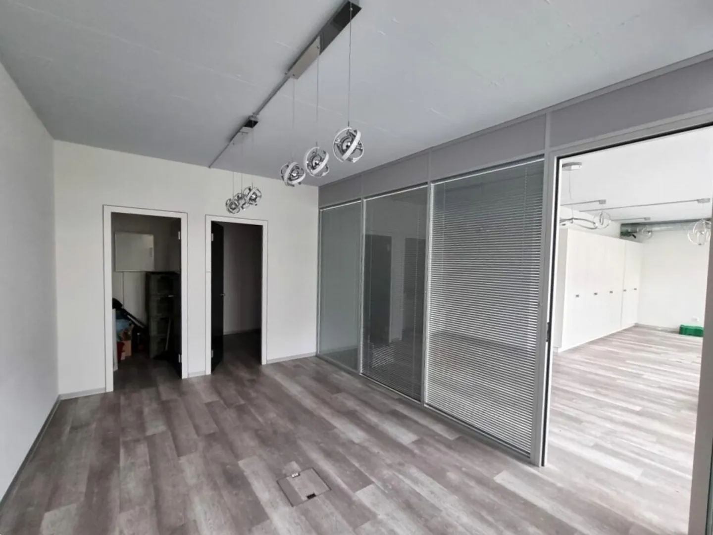 Commercial space in the center of Fully - Photo 1 of 5