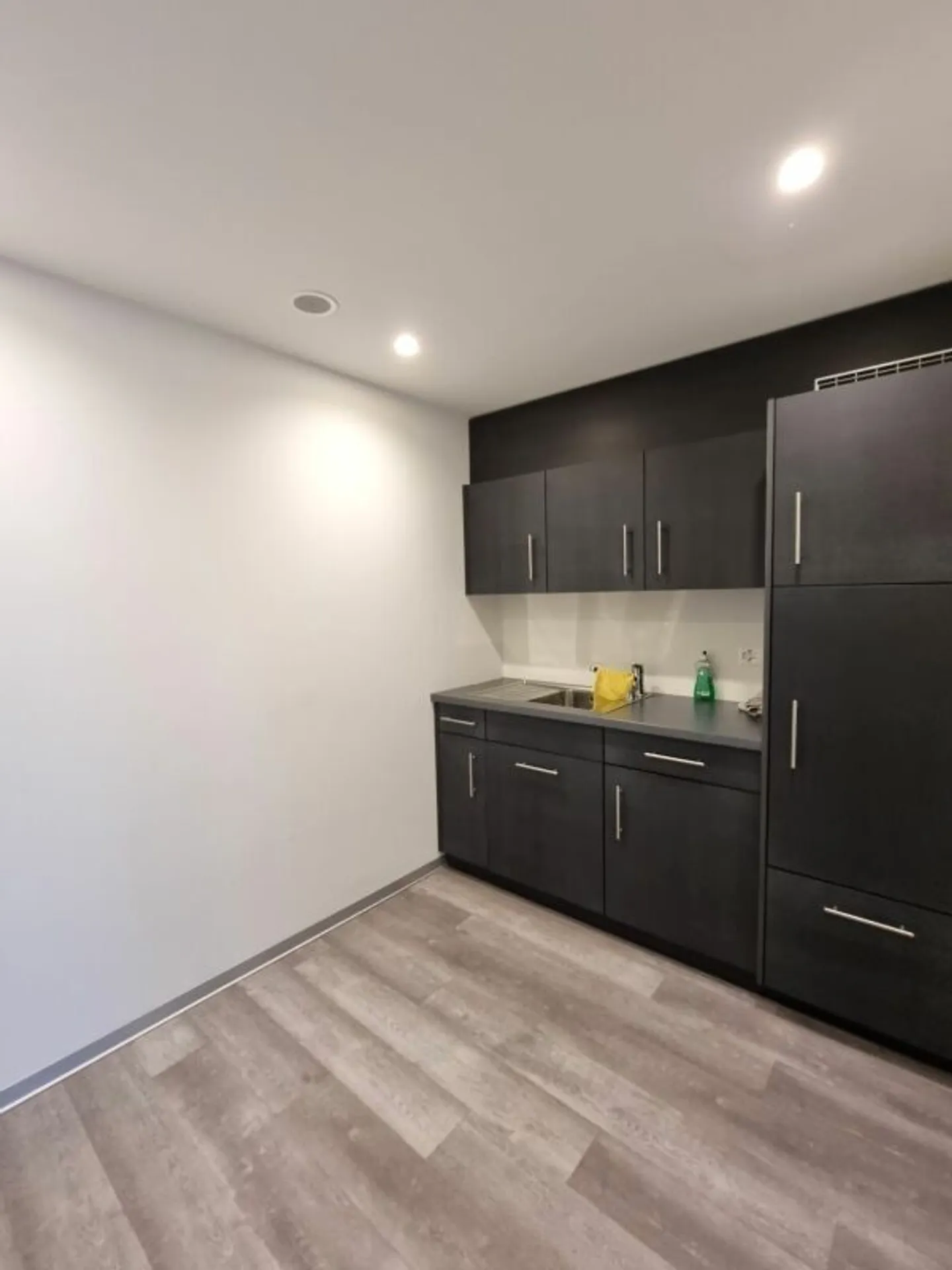 Commercial space in the center of Fully - Photo 5 of 5