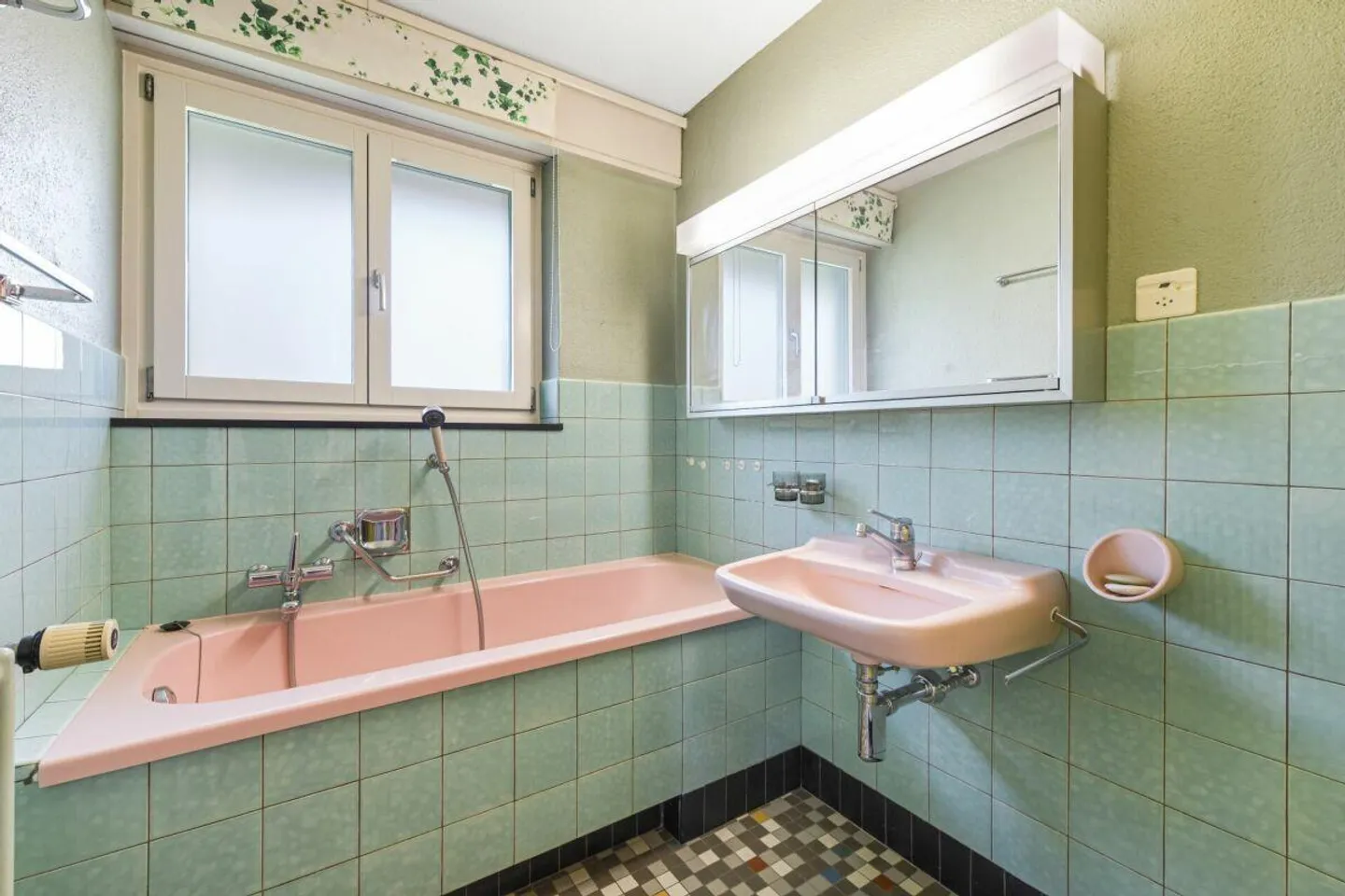 Living with Charm: Detached Villa with Large Garden in a Quiet Location in Goldach - Photo 6 of 30