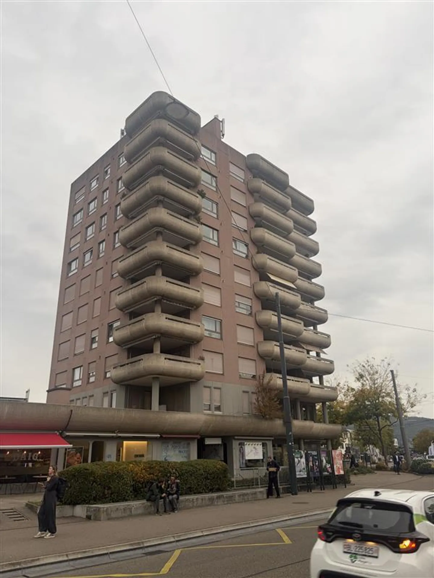 Spacious 3-room apartment with a view over Reinach - Photo 1 of 8