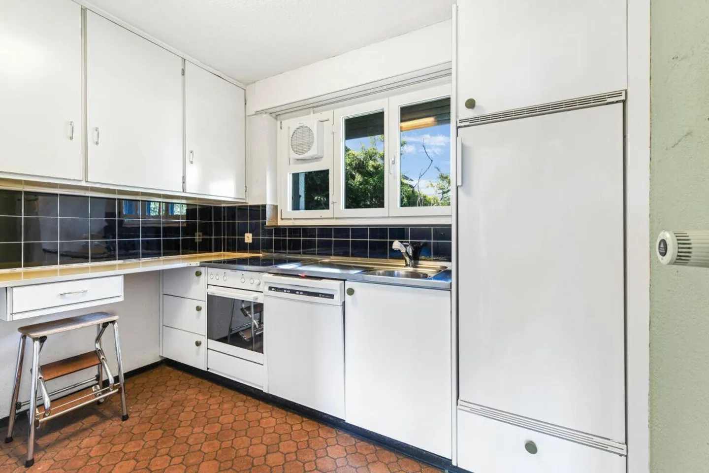 Living with Charm: Detached Villa with Large Garden in a Quiet Location in Goldach - Photo 13 of 30