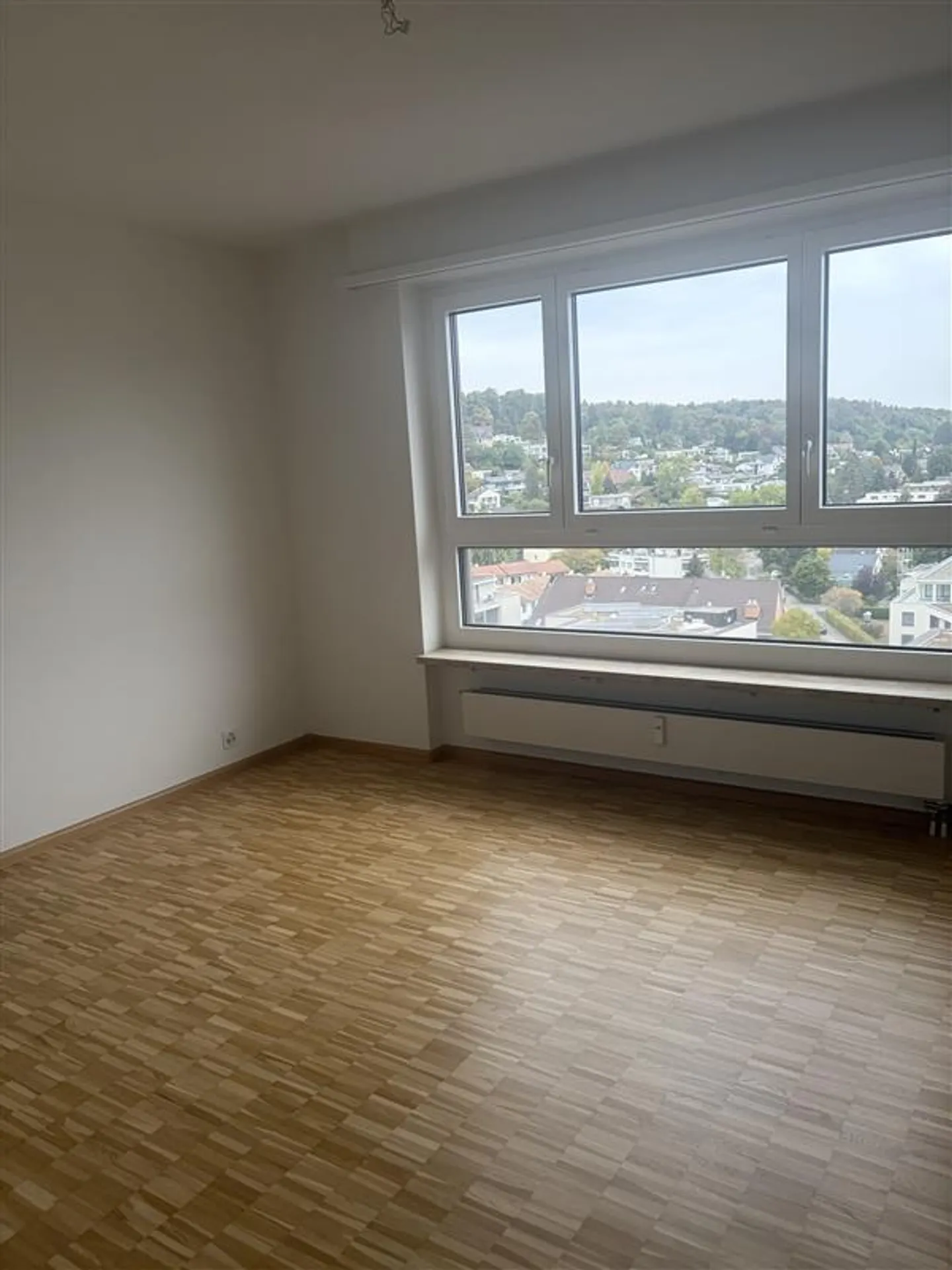 Spacious 3-room apartment with a view over Reinach - Photo 5 of 8