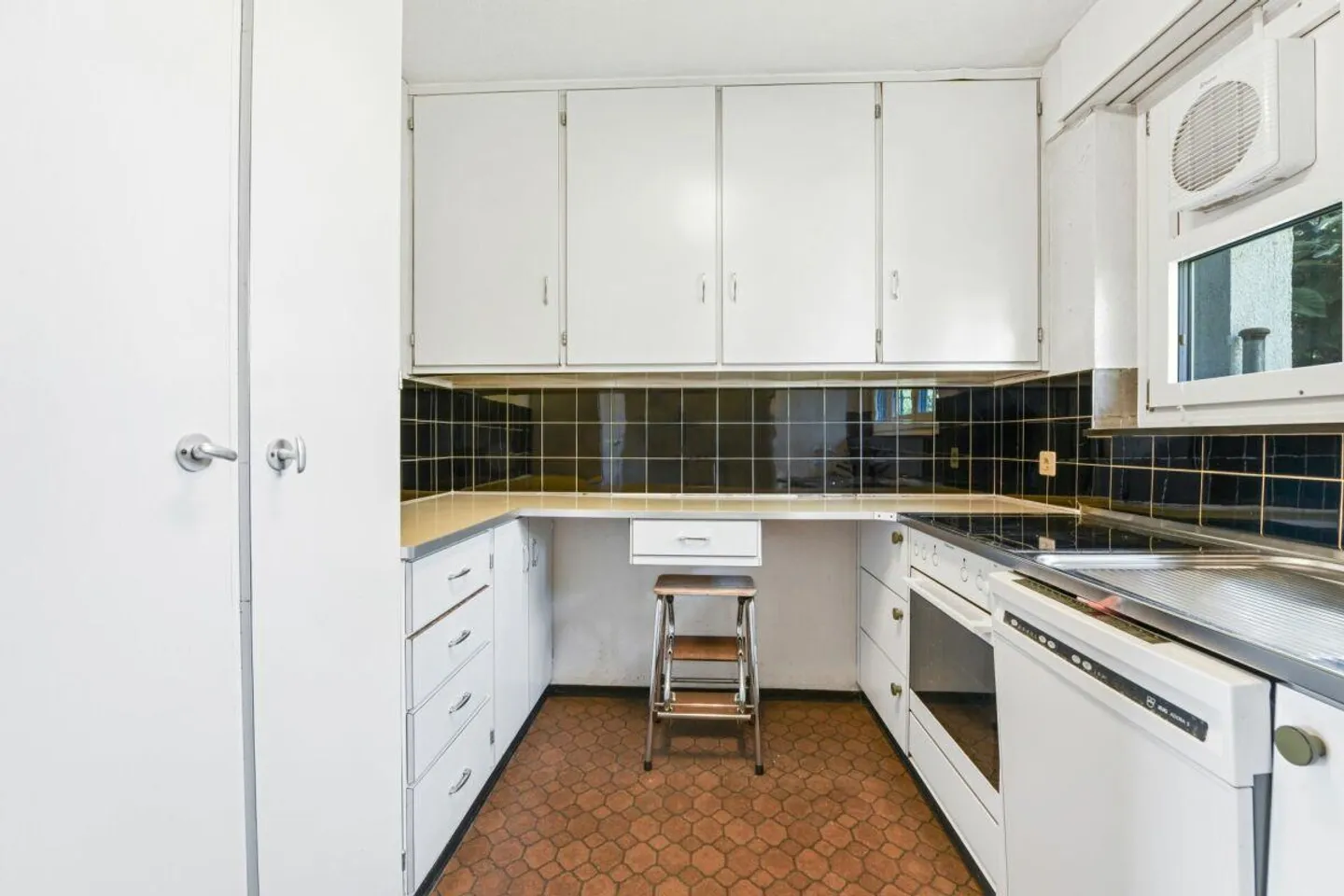 Living with Charm: Detached Villa with Large Garden in a Quiet Location in Goldach - Photo 18 of 30