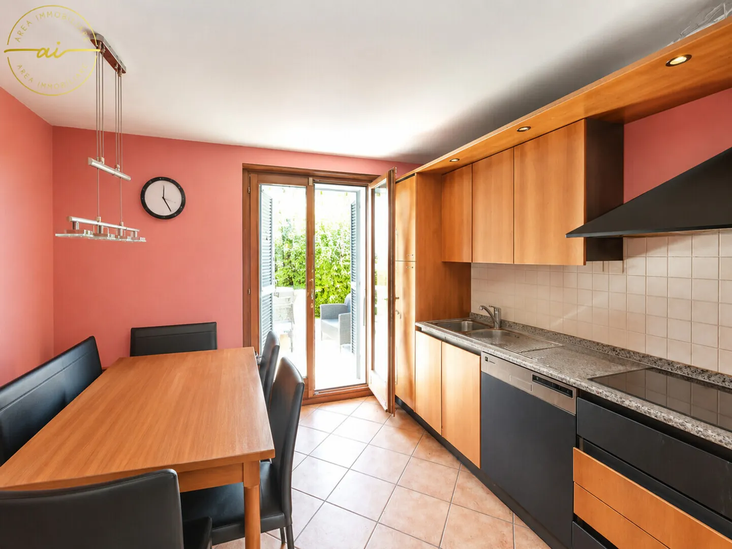 Casa Familiare con Giardino - Foto 4 di 12