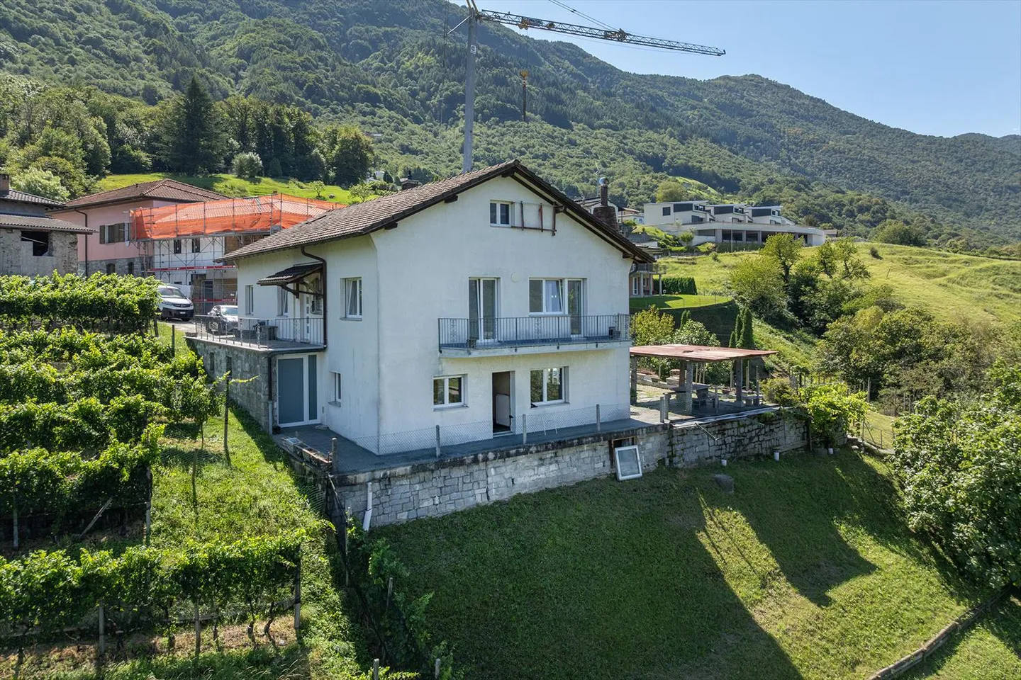 Vivere nel verde con comfort - Foto 1 di 13