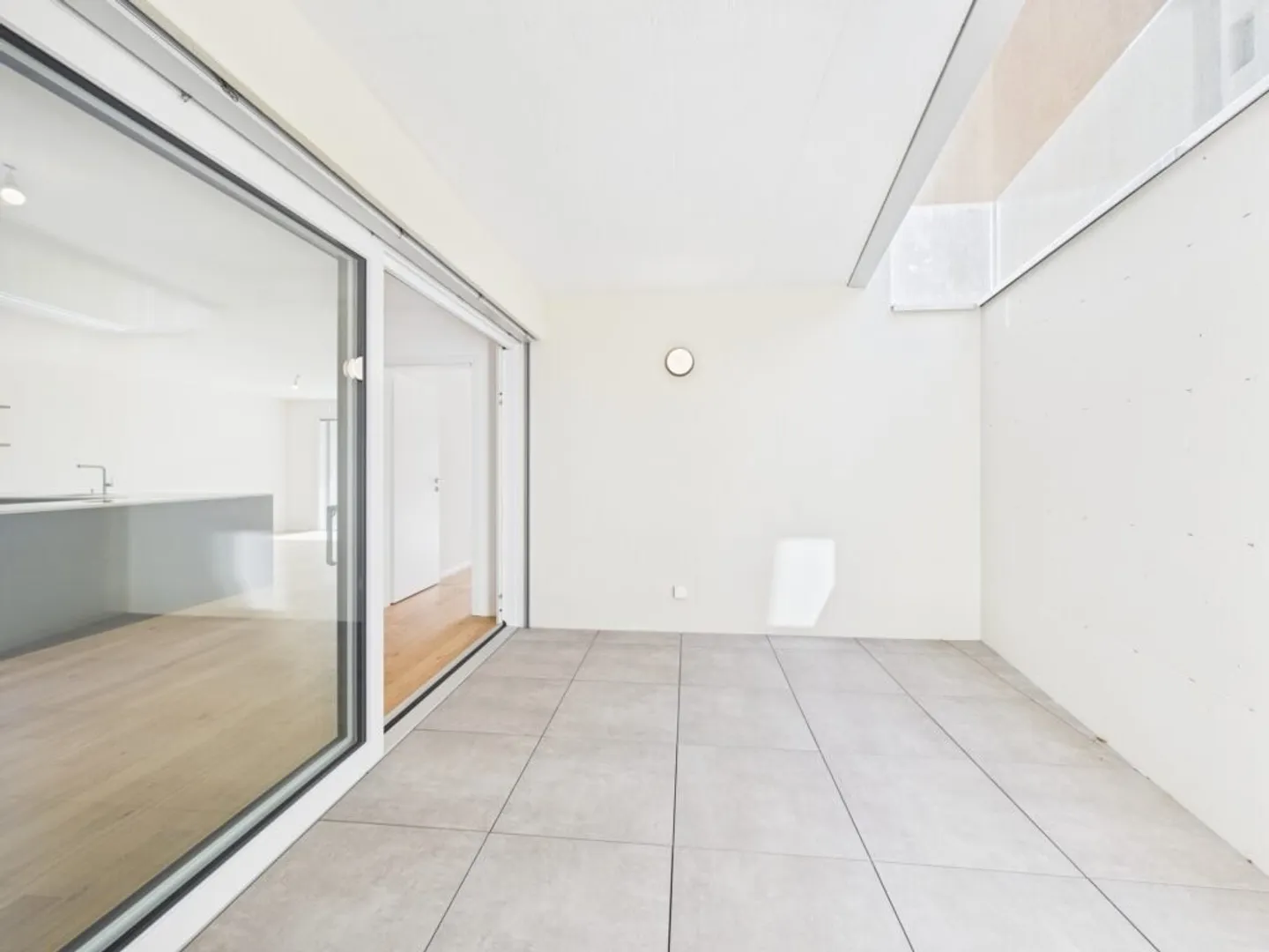 NEUE 3,5-Zimmer-Wohnung mit 108m2 im Gartengeschoss in Bussigny - Foto 9 von 13