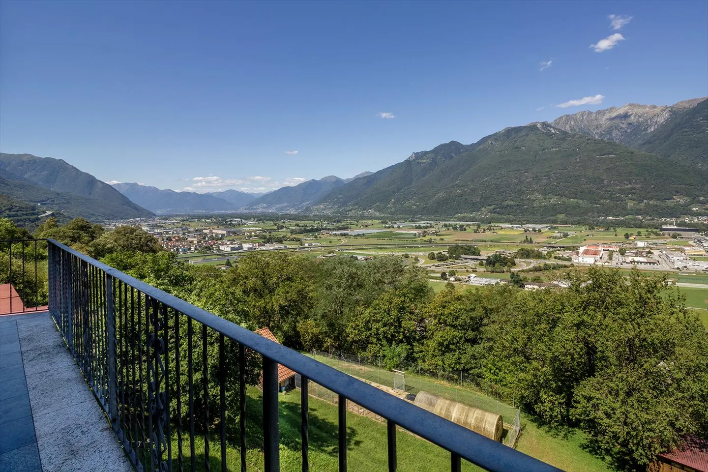 Vivere nel verde con comfort - Foto 4 di 13