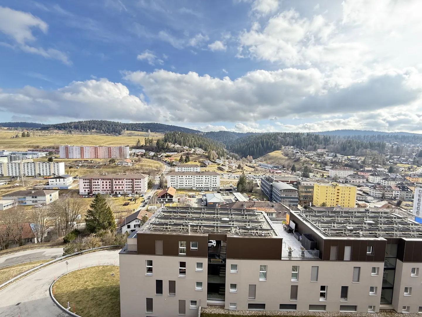 A stunning view - 3 months of net rent offered - Photo 2 of 11