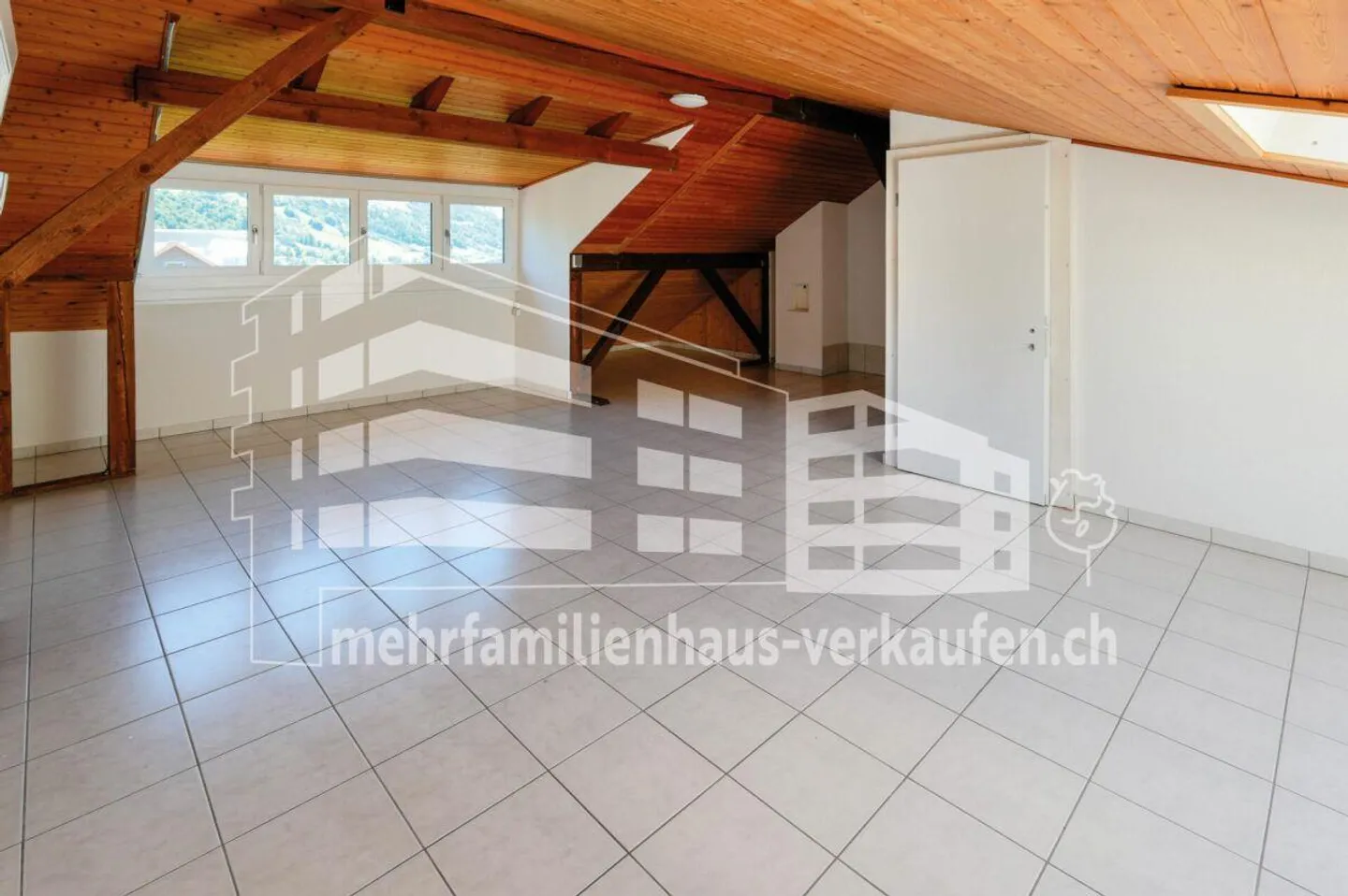 FOR SALE IN THE POPULAR OBERÄGERI (ZUG) - Photo 4 of 13