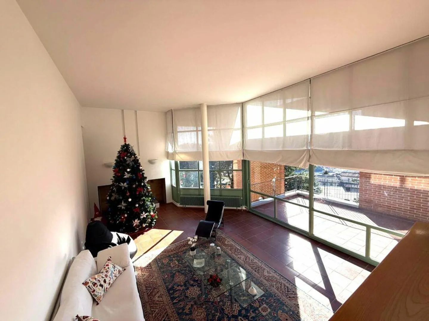 Iconic architecture villa with panoramic views and privacy - Photo 2 of 6