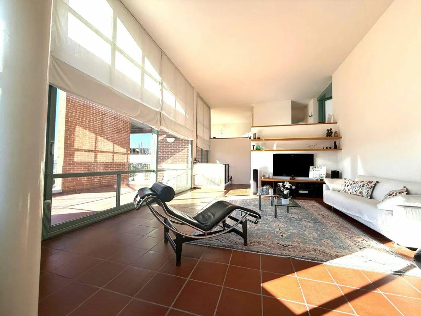 Iconic architecture villa with panoramic views and privacy - Photo 3 of 6