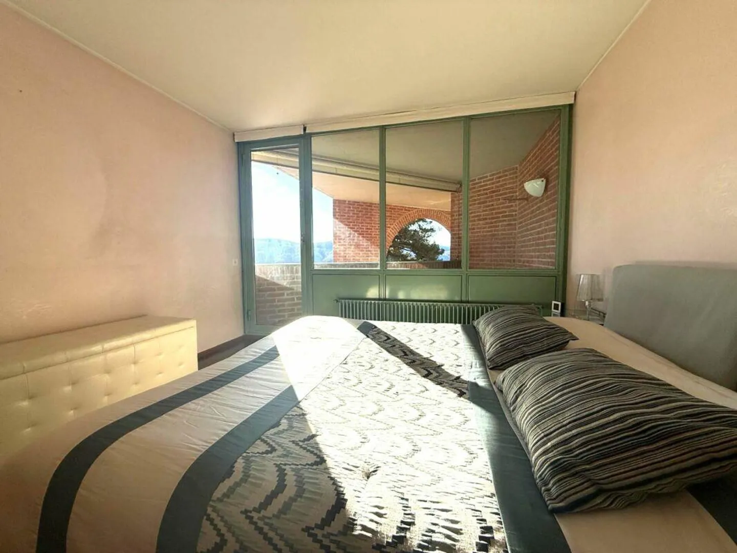 Iconic architecture villa with panoramic views and privacy - Photo 6 of 6