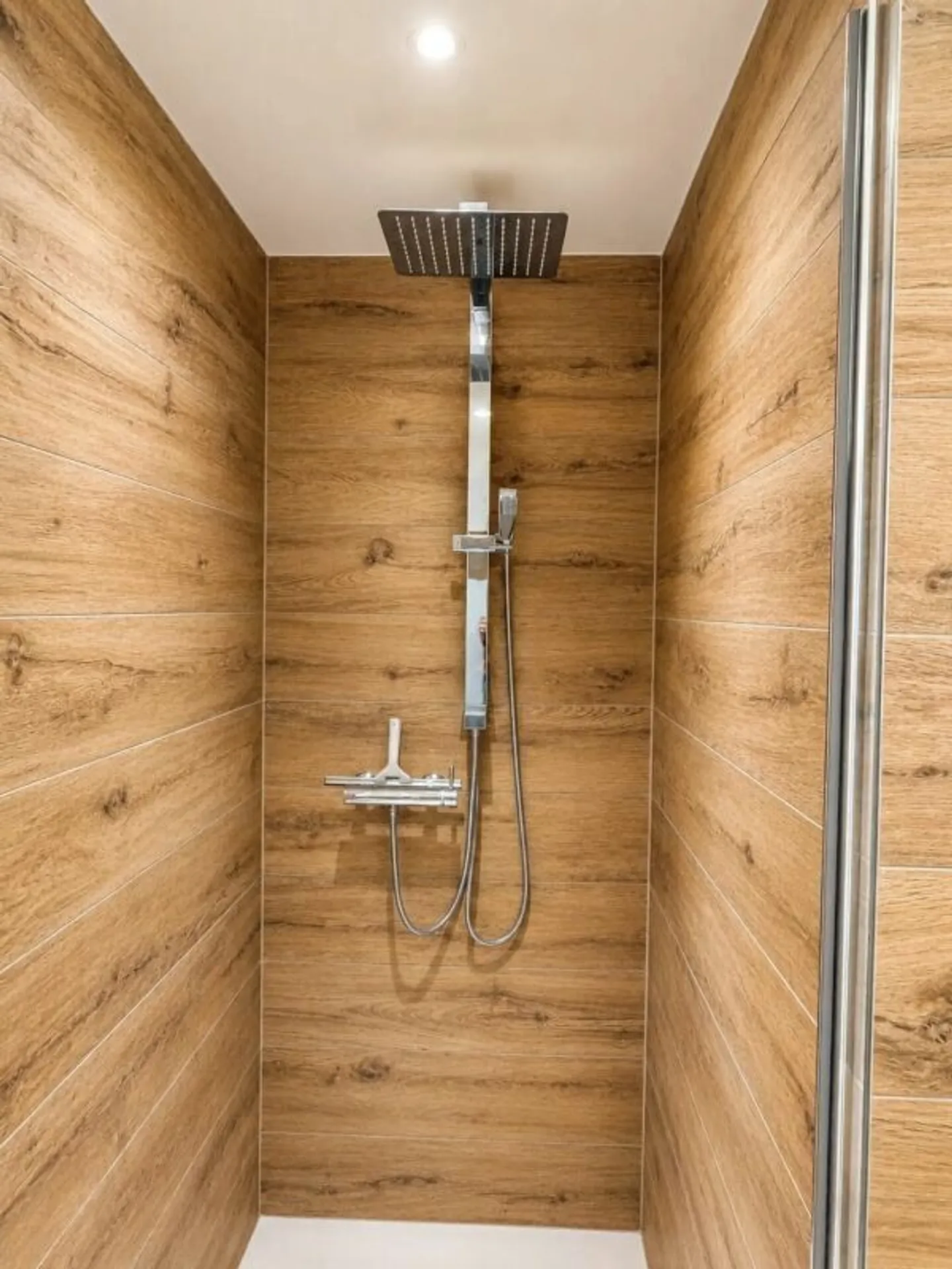 High-end detached house with 2 apartments for sale in Corbeyrier, 15 minutes from Aigle - Photo 9 of 9