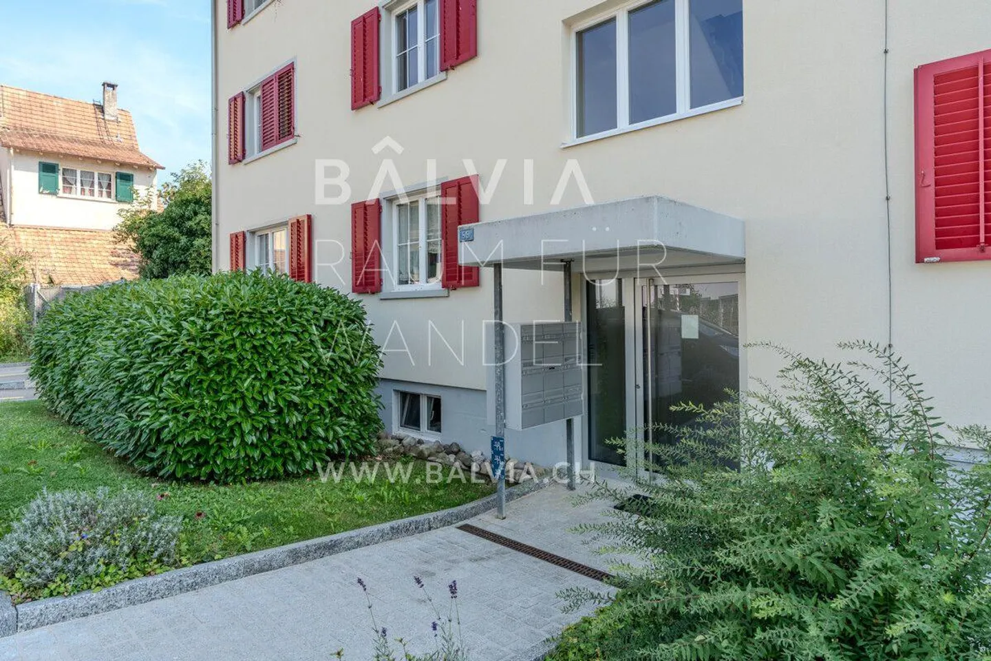 Appartement lumineux avec nouvelle salle de bain et place de parking - Photo 8 sur 9